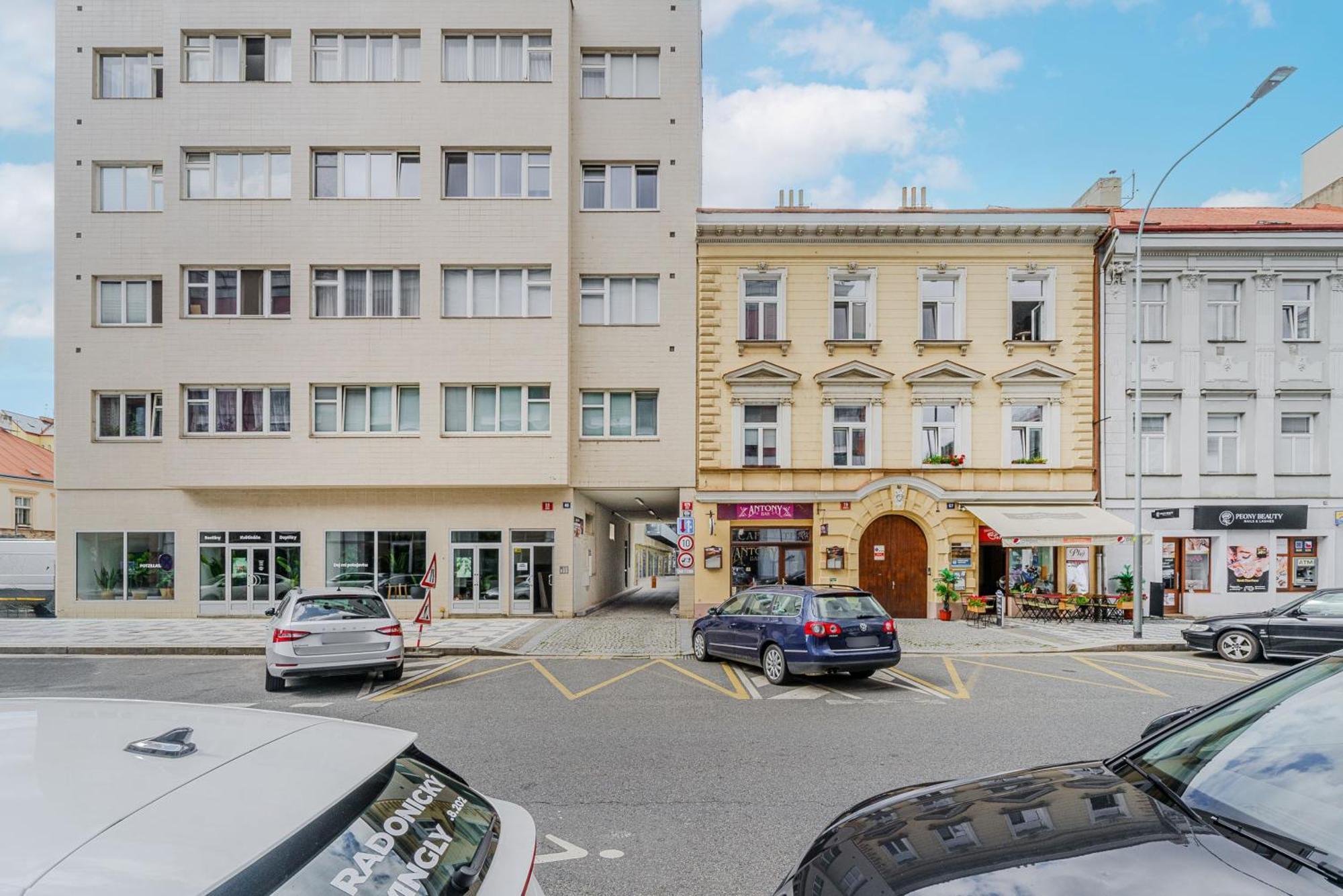 2-Level Apartments On Krizikova Near The Metro Prag Exterior foto